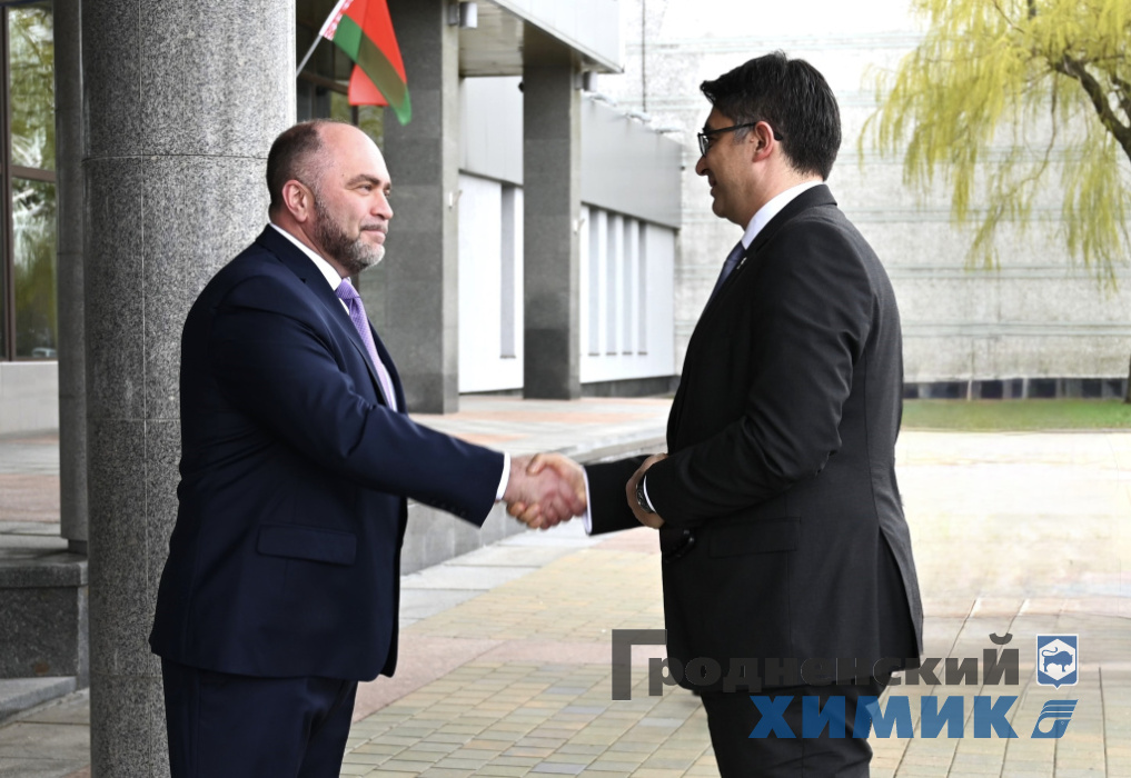 Чрезвычайный и Полномочный Посол Турецкой Республики Гючлю Джем Ышик в ОАО Гродно Азот (1).jpeg